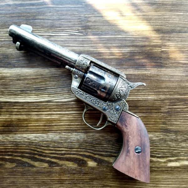 Макет  револьвера Peacemaker 45калибра  1873год.
